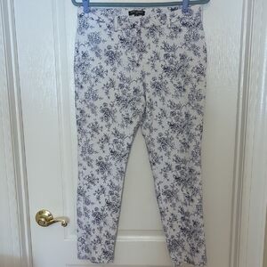 NWOT Mario Serrani Blue Floral Women's Cropped Jeans Size 8